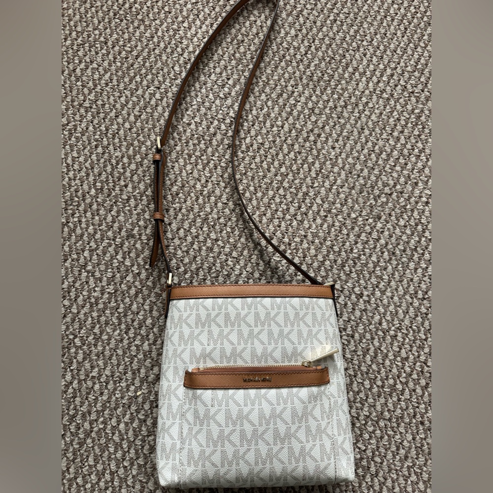 Used authentic Michael kors crossbody